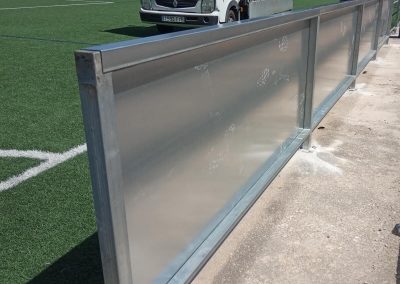 Construcción de paneles para campo de fútbol